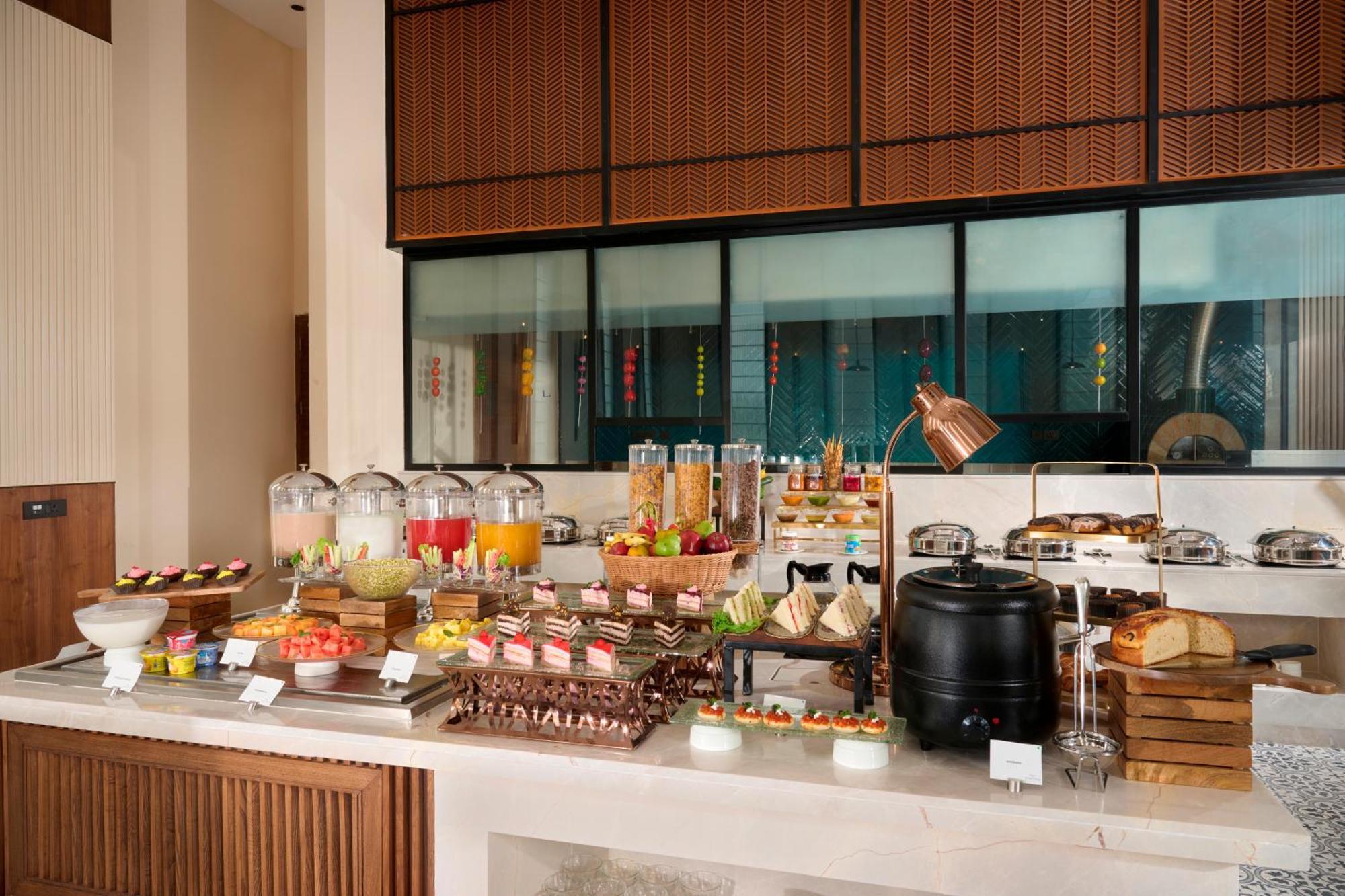Iris Sarovar Portico 古尔冈 外观 照片
