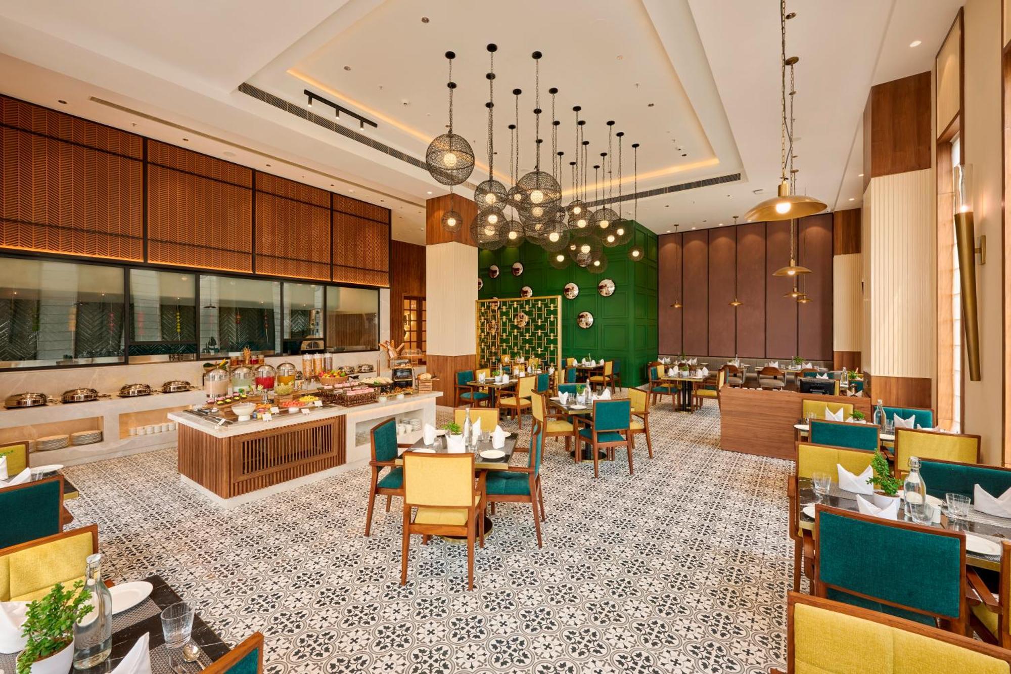 Iris Sarovar Portico 古尔冈 外观 照片