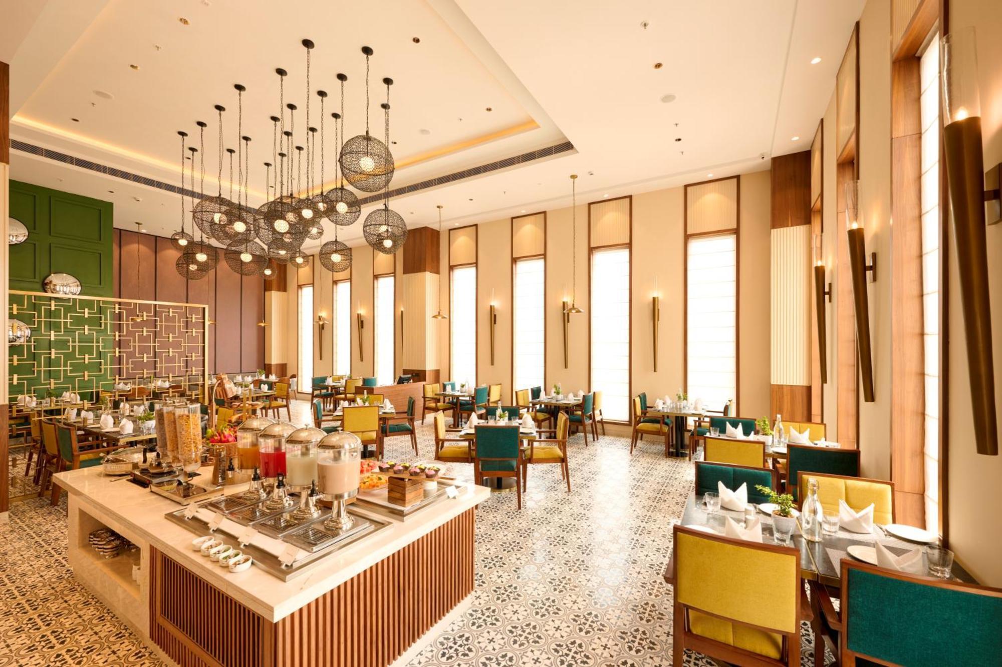 Iris Sarovar Portico 古尔冈 外观 照片