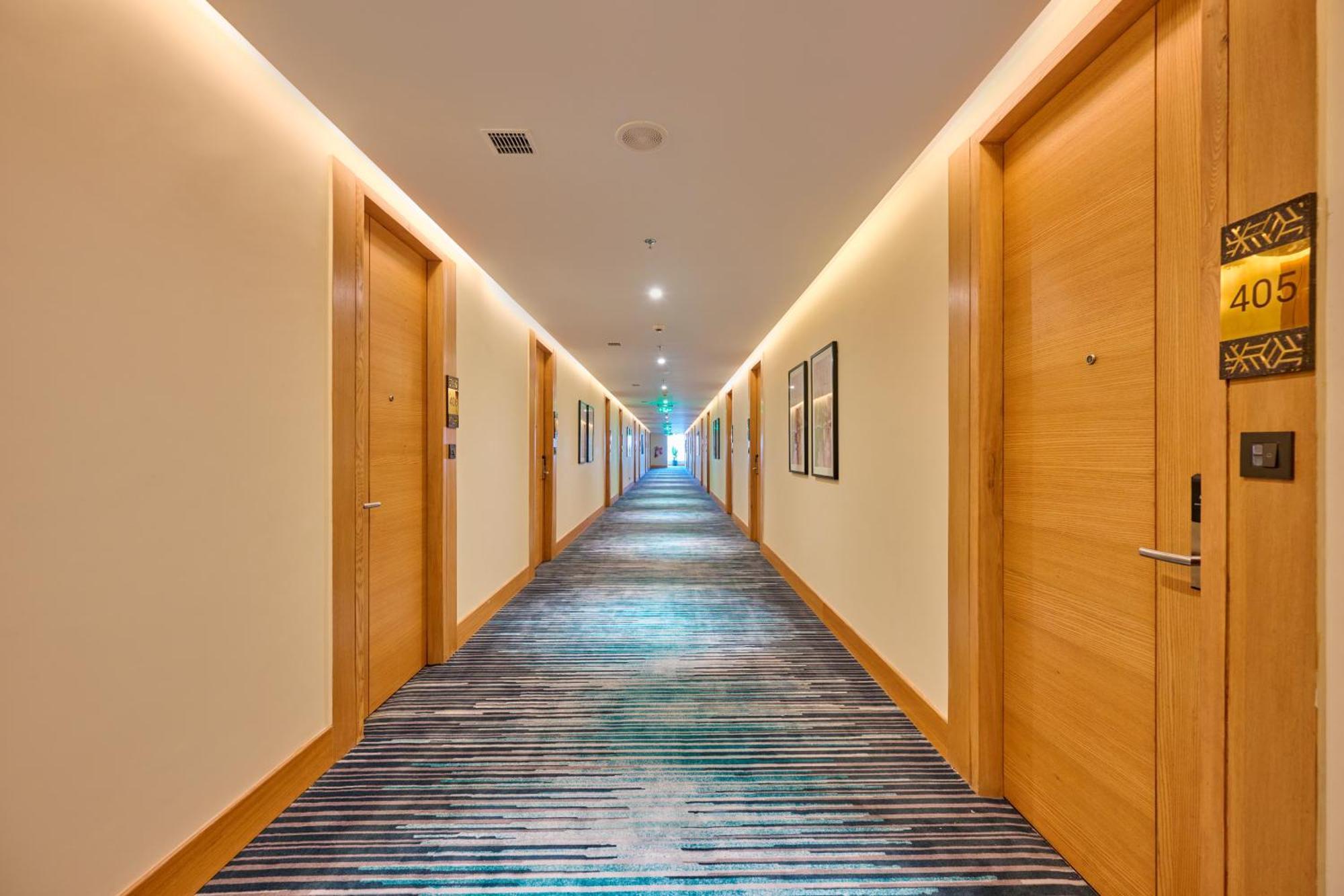 Iris Sarovar Portico 古尔冈 外观 照片