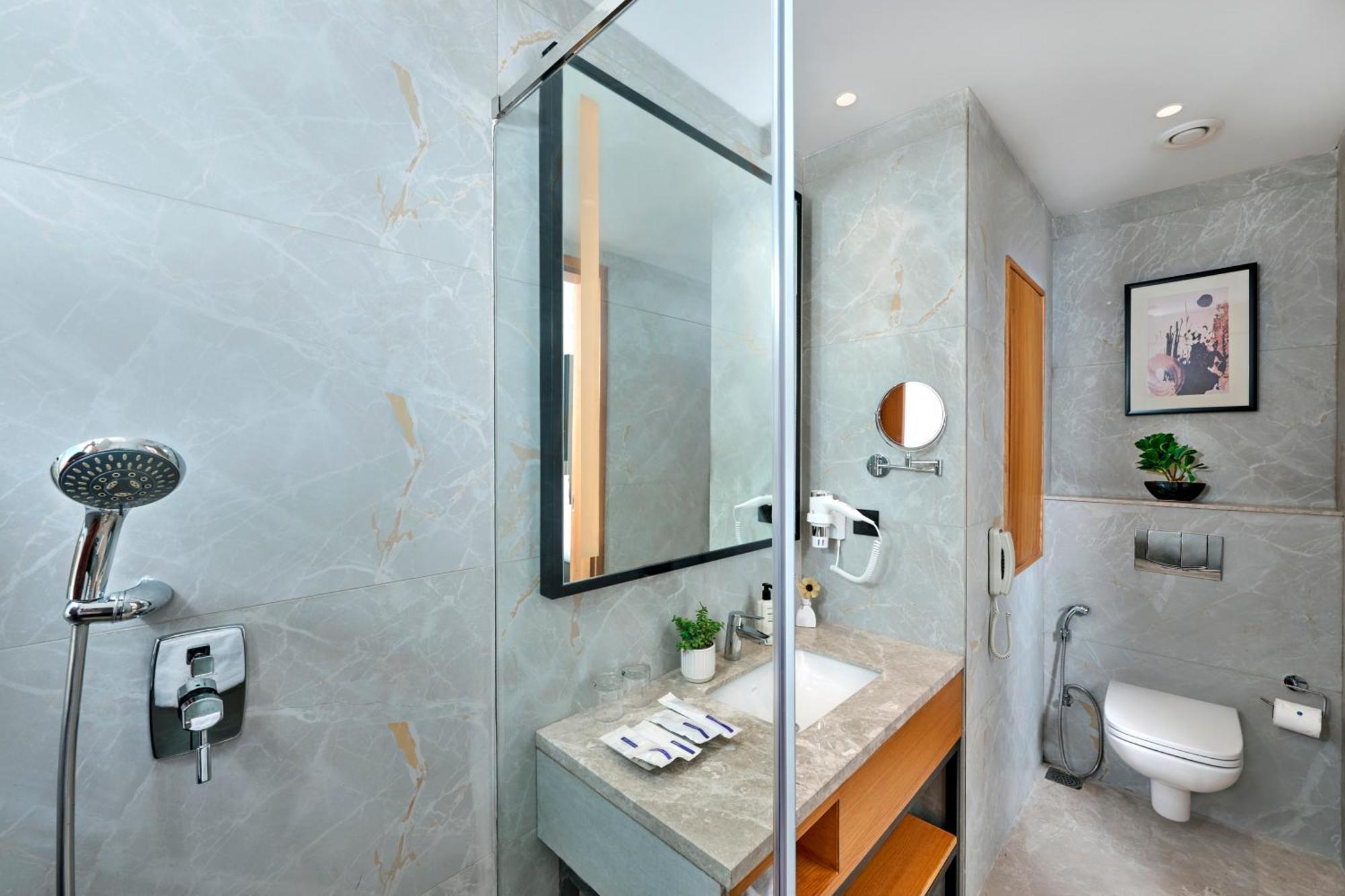 Iris Sarovar Portico 古尔冈 外观 照片