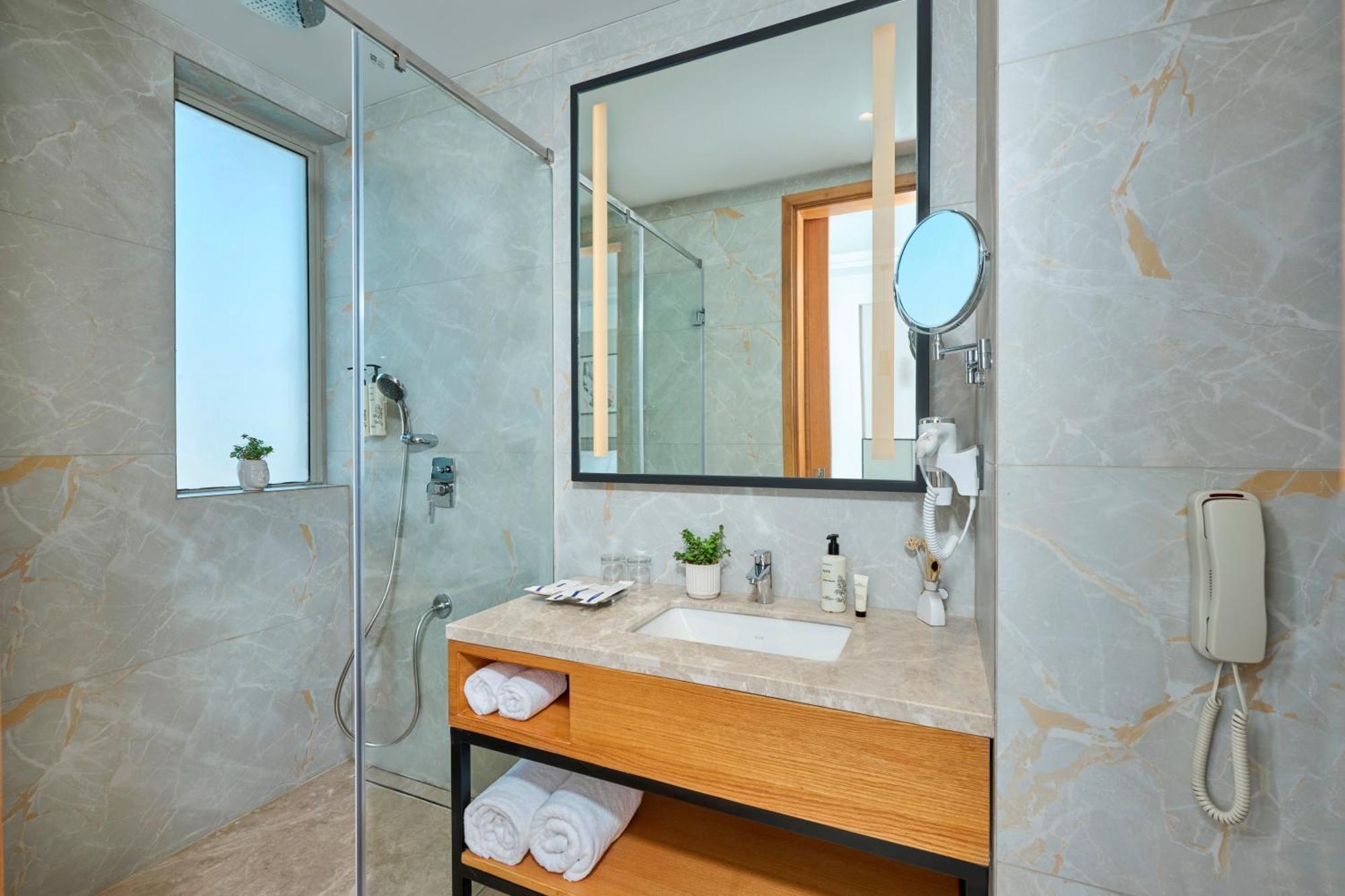 Iris Sarovar Portico 古尔冈 外观 照片