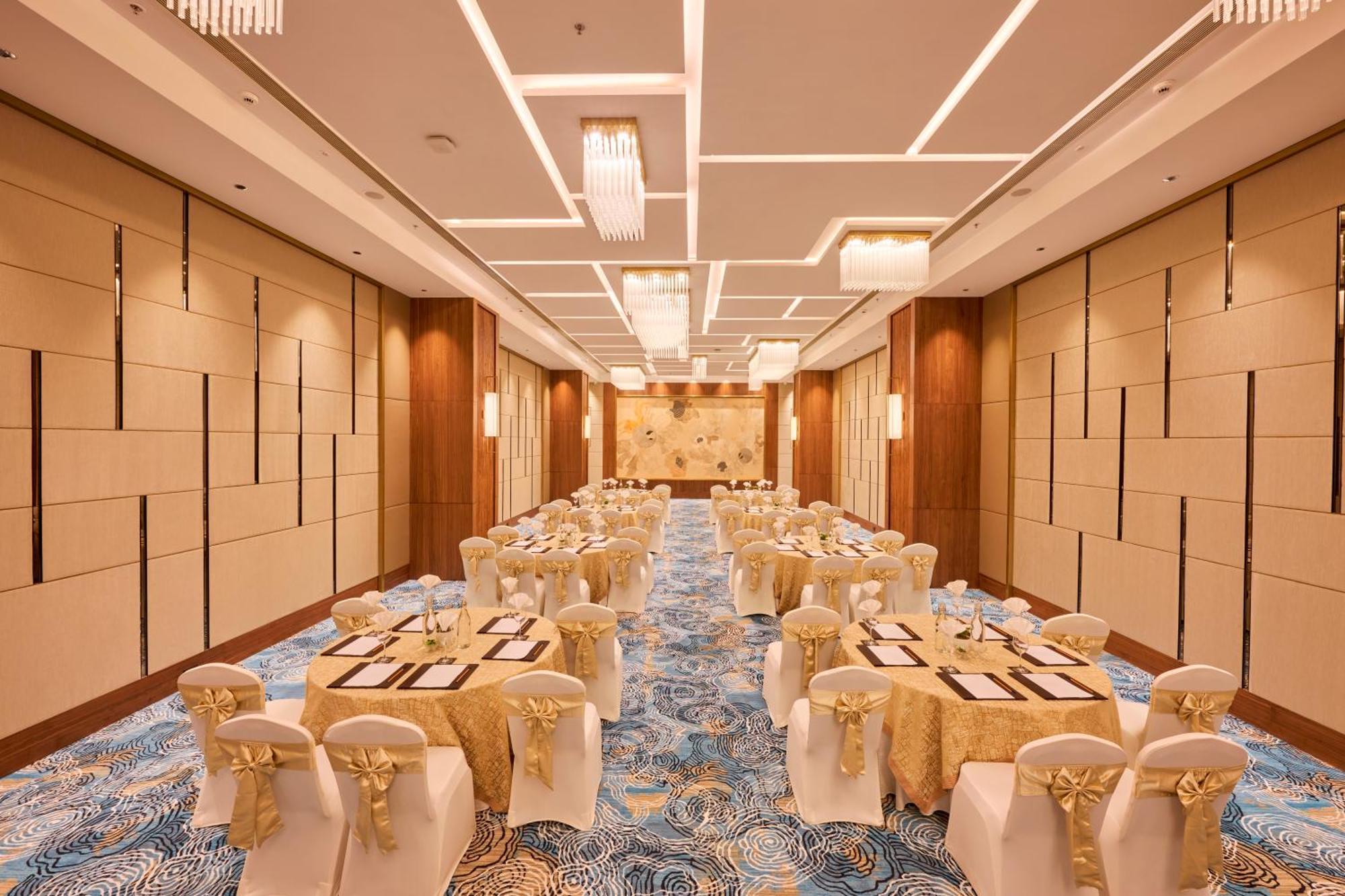 Iris Sarovar Portico 古尔冈 外观 照片