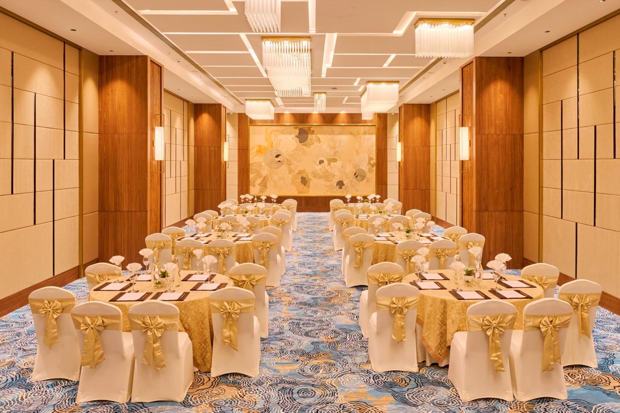 Iris Sarovar Portico 古尔冈 外观 照片