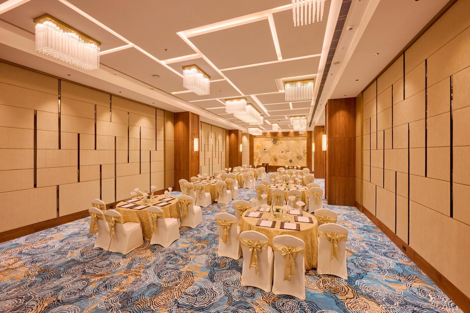 Iris Sarovar Portico 古尔冈 外观 照片